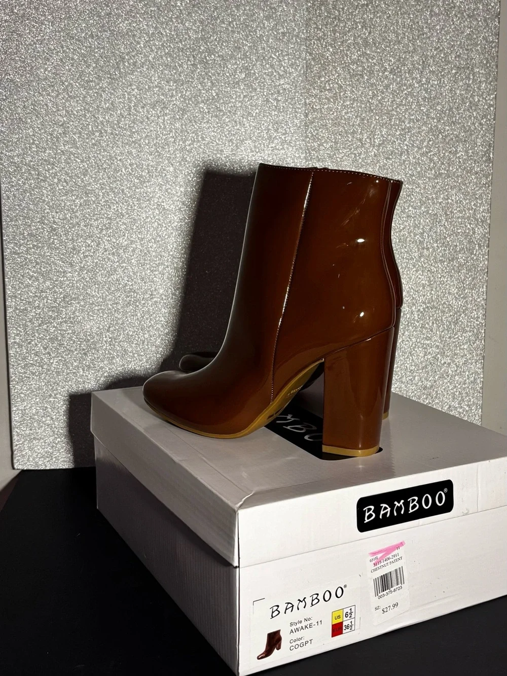 BRAND NEW! Never worn, glossy brown ankle boots with heels🤎 comfortable & cute!
